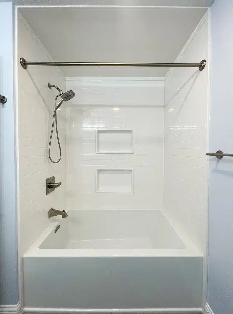 Onyx tub surroundings