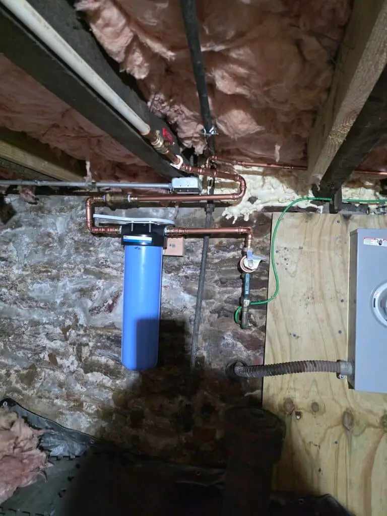 Water filter plumbing