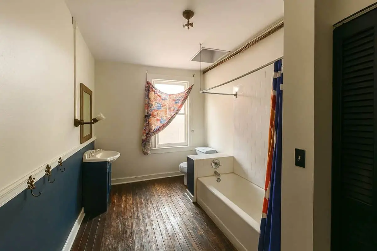 baltimore-md-bathroom-remodel-outdated-before